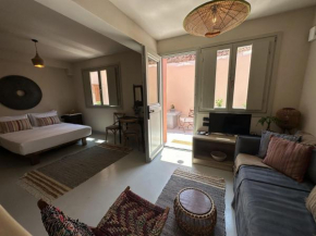 Picturesque Santorini Villa - 1 Bedroom Studio - Beautifully Decorated Secluded Terrace and Lovely Views - Finikia